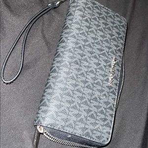 Michael Kors Logo Wallet